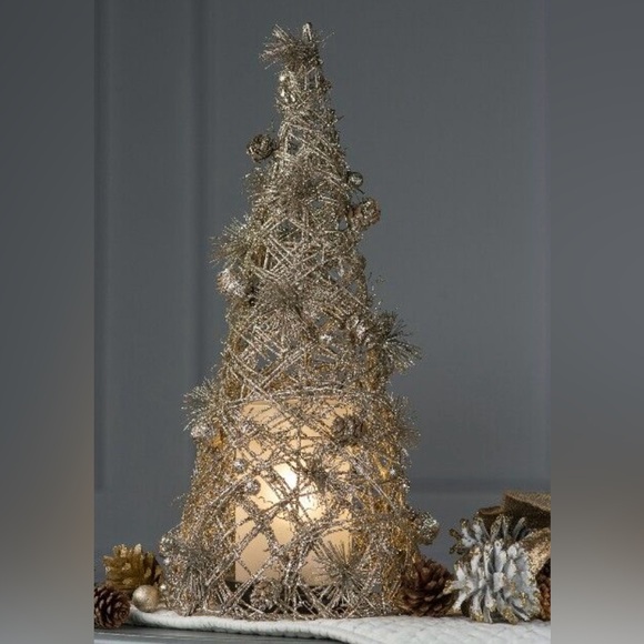 Elegant Holiday Tree Decoration